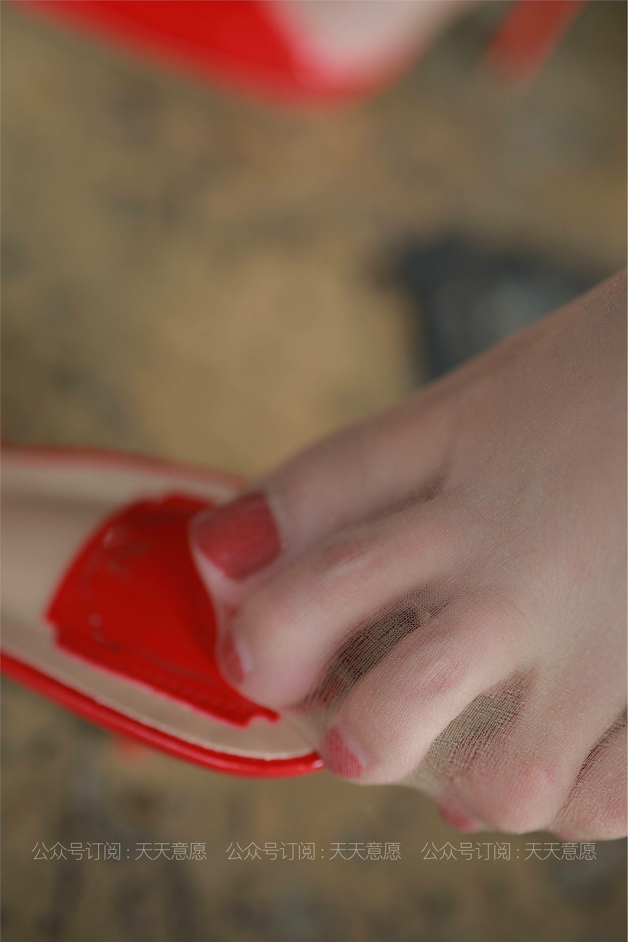 IESS异思趣向  模特：九妹《咖啡配红跟》